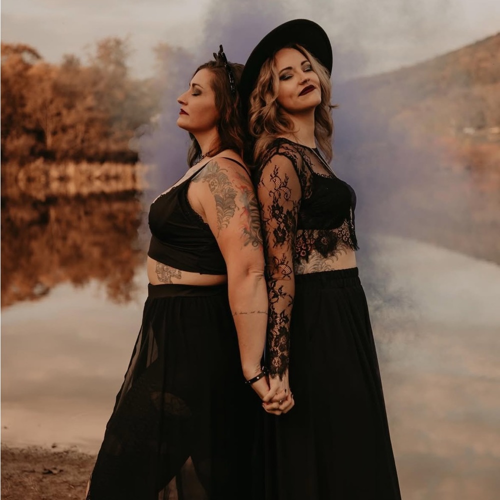 Meet your Poshers Twisted Sisters Thrifting
